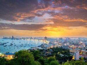 Tayland, artan Covid-19'a rağmen turizmi yeniden açıyor