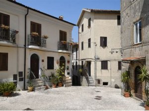 Maenza kasabası evleri 1 Euro'dan satışa çıktı! Tek bir şart var!