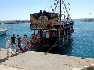 Avrupalı Araplar Manavgat'ta tekne turcularının yüzünü güldürdü