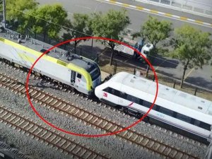 Tuzla'da İki tren kafa kafaya gelerek çarpıştı