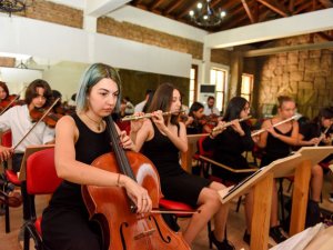 Kuşadası'nda eğlence yenileniyor