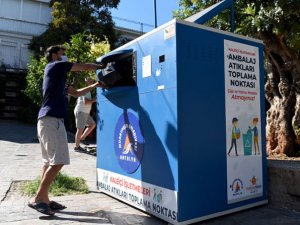 Kaleiçi'nde atık toplama otomatı kuruldu