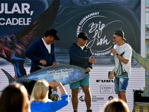 En büyük balığın peşinde heyecan dolu mücadele