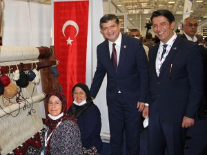 Döşemealtı Halısı ve Hicaz Narı Tarım Fuarında tanıtıldı