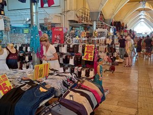 Ürün üzerinde fiyat etiketi alışverişte turistlere güvence oluyor