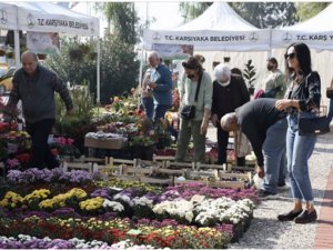 Karşıyaka ‘Sonbahar Çiçek Festivali’ ile renklendi