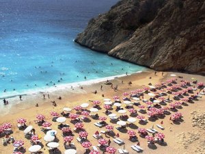 Ağaoğlu: Turizmde yerli-yabancı ayrımı var