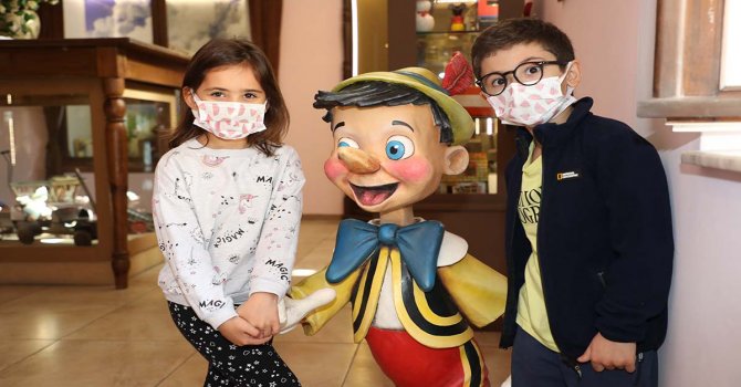 Oyuncak müzesi tatilde minik ziyaretçilerin gözdesi oldu