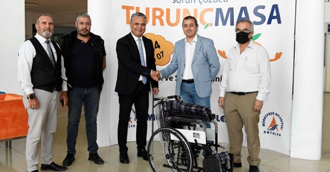 Muratpaşa Belediyesi, 20 aileye tekerlekli sandalye ulaştırdı