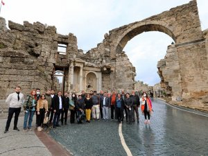 Kaçak binalar yıkılınca tarihi Side gün yüzüne çıktı