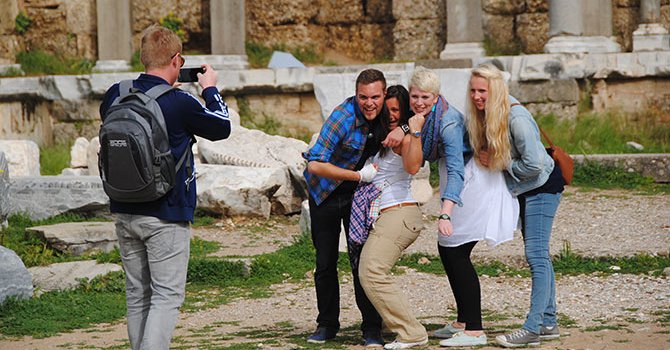 Omicron virüsü Antalyalı turizmcileri korkuttu