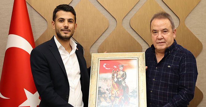 Başkan Böcek: Antalya'yı gençlerin fikirleriyle yönetiyoruz