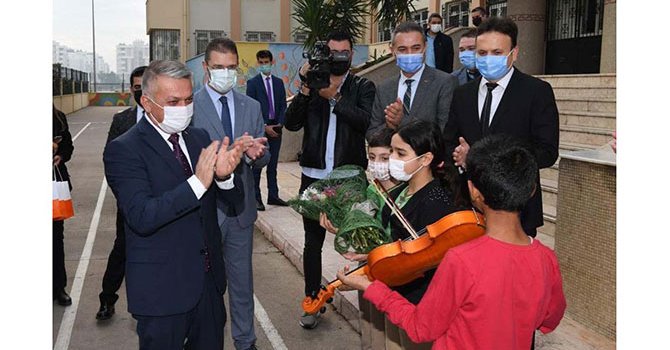 Okumayan bir toplumun da çok eksiği oluyor