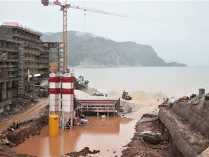 Marmaris'in cennet gibi koyuna 'hançer' saplandı