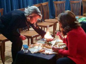 Gaz lambası eşliğinde "Kış Masalı" dinletisi yapıldı