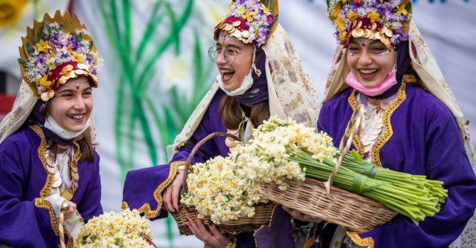 Karaburun Nergis Festivali başladı