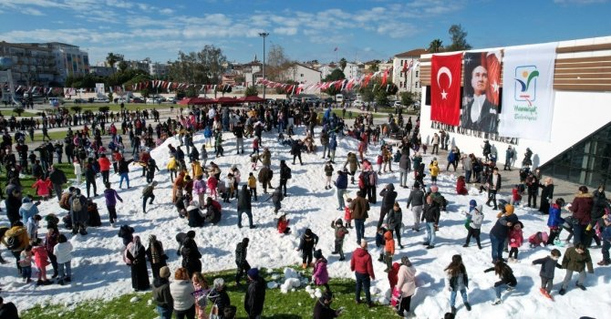 Alanya'ya çocuklar için Toroslar'dan 500 ton kar getirildi