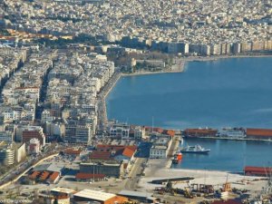 Yunanistan Selanik Limanı’nı sattı