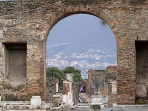 İtalya'nın ölü şehri Pompeii yeniden doğuyor