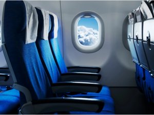 Uçakta boş koltuklara yatıp uyumak kolaymı?