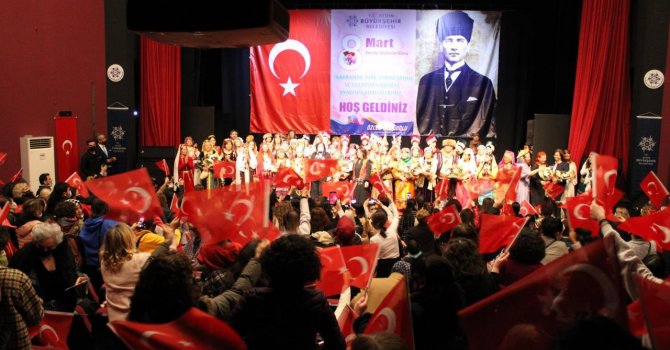“Kahraman Türk Kadınları” defilesi moral verdi