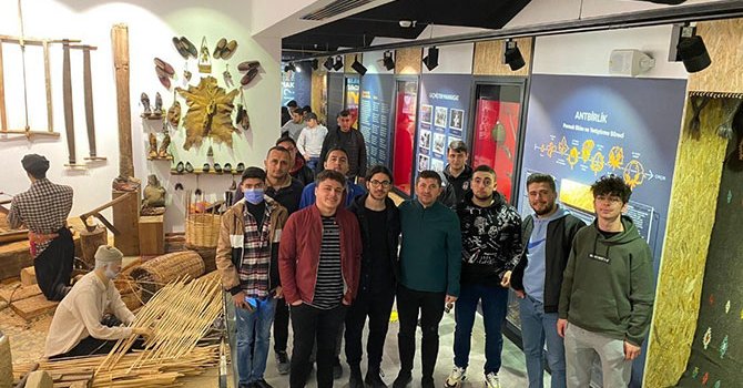 Üniversite eğitimi için gelen öğrenciler tarihi yerleri gezdi