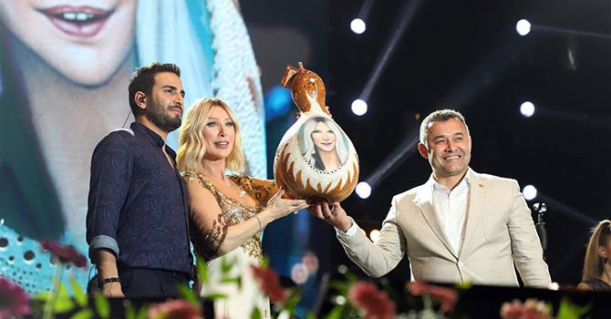 Festivalin ilk gününde Alanyalılar Seda Sayan ile coştu