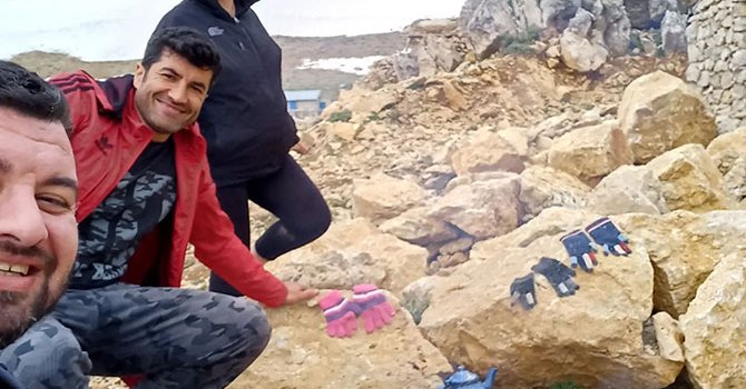 Doğa severler, kar suyu ile çay için Torosların zirvesine çıkıyor