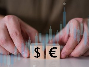 20 yıl sonra ilk kez Euro ve doların değeri eşitlendi