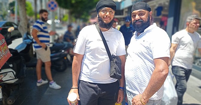Hintlileri esnafın ''Hoş geldin, buyur hacım!' sözü güldürüyor