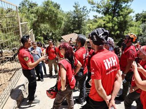 Gençlere, doğal afetlerde hayvan kurtarma eğitimi verildi