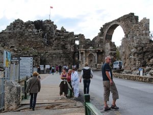 Antalya'ya gelen turist 9 milyonu aştı