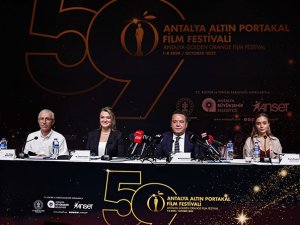 Altın Portakal Film Festivali'nin afiş yüzü Filiz Akın ve Ediz Hun