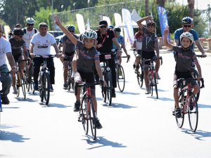 Bisiklet festivalinde 800 bisiklet tutkunu pedal çevirdi