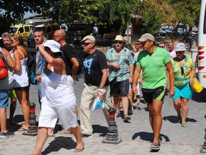 Antalya’ya gelen turistte birinciliği yeniden Ruslar aldı