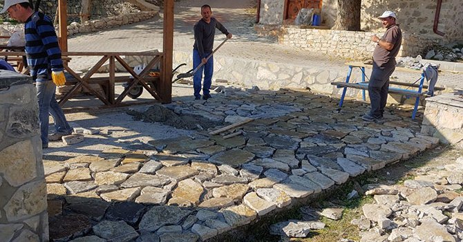 İbradı'da çevre düzenlemesi tarihi dokuya uygun yapılıyor