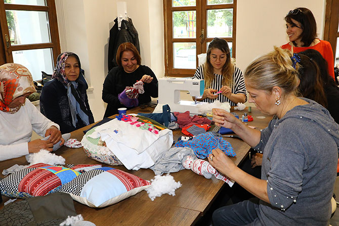 Eski tekstil atıkları degerledirilerek bez bebeğe dönüştü