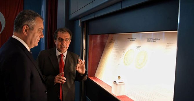 Cumhuriyetin ilk altın 5 lirası Antalya Müzesinde