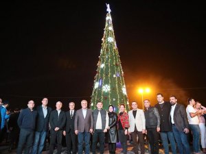 Yeni Yıl Pazarı'na yerleşik yabancılar yoğun ilgi gösterdi