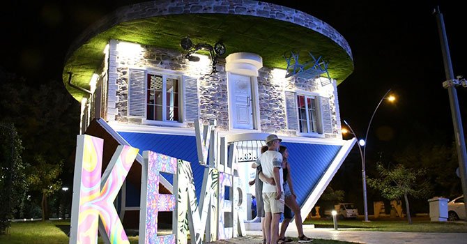 Kemer'e 2 milyon 915 bin 680 bin turist geldi