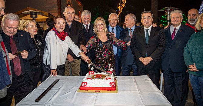 İzmir basını umut yılı 2023'e "Merhaba" dedi