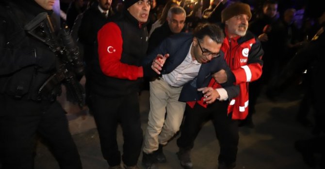 Sarıkamış’ta bir otelin tavanı çöktü: 32 yaralı var