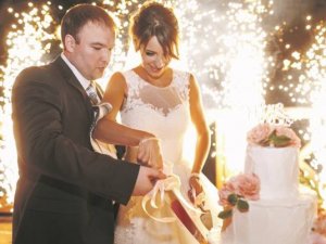 Erken seçim düğünleri erteledi