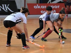 Kadınlar Salon Hokeyi Süper Lig maçları  Alanya'da başladı