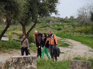 Side'ye tatile gelen turistler ilkbaharı yaşıyor