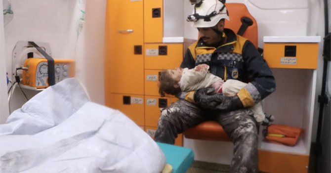 Suriye'de enkazda doğuran anne öldü, bebek sağ kurtuldu