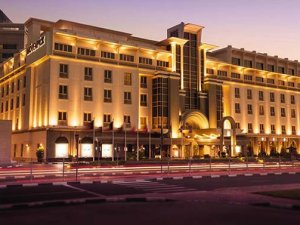 Piramit yapan elini cebine atacak