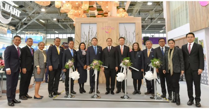 Deniz altında gelin başı tarandı