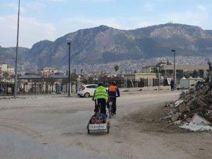 Depremin gizli kahramanları: Bisikletli gönüllüler