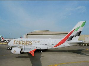 Emirates şık yeni tasarımı ile uçmaya başladı